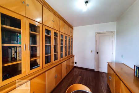 Apartamento à venda com 185m², 3 quartos e 3 vagasEscritório