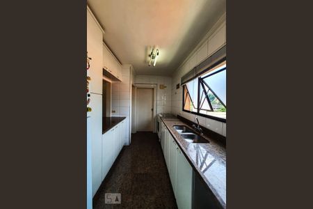 Apartamento à venda com 185m², 3 quartos e 3 vagasCozinha
