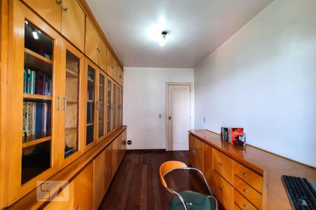 Apartamento à venda com 185m², 3 quartos e 3 vagasEscritório