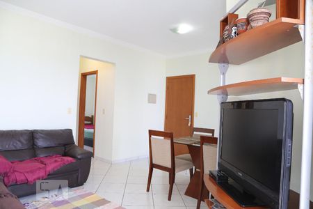 Sala de apartamento para alugar com 2 quartos, 87m² em Guilhermina, Praia Grande