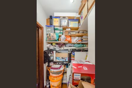 Apartamento à venda com 172m², 4 quartos e 2 vagas Apartamento à venda com 172m², 4 quartos e 2 vagasQuarto de Serviço