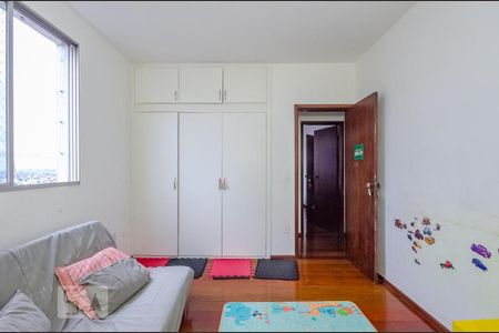 Apartamento à venda com 172m², 4 quartos e 2 vagas Apartamento à venda com 172m², 4 quartos e 2 vagasQuarto 2