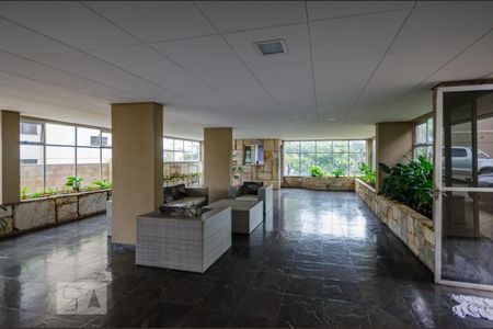 Apartamento à venda com 172m², 4 quartos e 2 vagas Apartamento à venda com 172m², 4 quartos e 2 vagasHall de Entrada