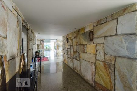 Apartamento à venda com 172m², 4 quartos e 2 vagas Apartamento à venda com 172m², 4 quartos e 2 vagasHall de Entrada