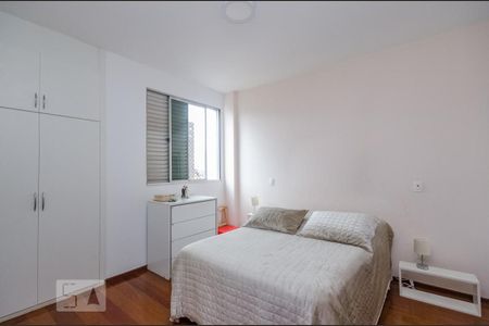Apartamento à venda com 172m², 4 quartos e 2 vagas Apartamento à venda com 172m², 4 quartos e 2 vagasSuíte