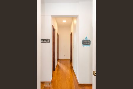 Apartamento à venda com 172m², 4 quartos e 2 vagas Apartamento à venda com 172m², 4 quartos e 2 vagasCorredor