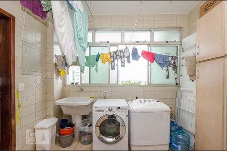 Apartamento à venda com 172m², 4 quartos e 2 vagas Apartamento à venda com 172m², 4 quartos e 2 vagasÁrea de Serviço