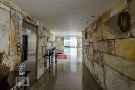 Apartamento à venda com 172m², 4 quartos e 2 vagas Apartamento à venda com 172m², 4 quartos e 2 vagasHall de Entrada