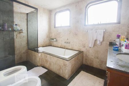Apartamento para alugar com 328m², 4 quartos e 4 vagasBanheiro Suíte 4