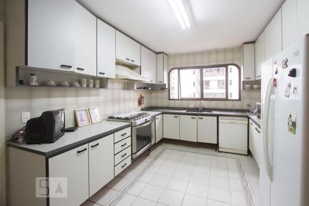 Apartamento para alugar com 328m², 4 quartos e 4 vagasCozinha