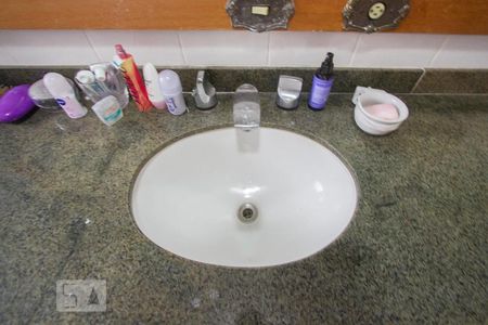 Apartamento para alugar com 328m², 4 quartos e 4 vagasDetalhe Banheiro Suíte 1