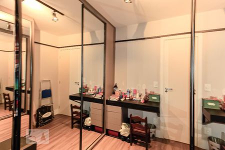 Quarto de apartamento à venda com 2 quartos, 75m² em Menino Deus, Porto Alegre