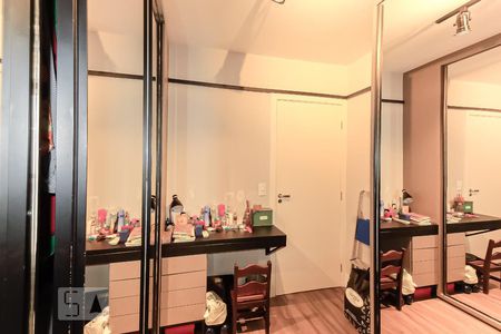 Quarto de apartamento à venda com 2 quartos, 75m² em Menino Deus, Porto Alegre