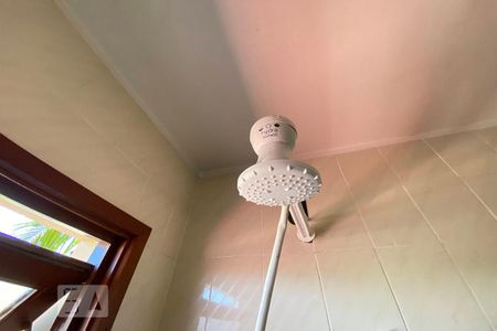 Casa à venda com 239m², 3 quartos e 2 vagasBanheiro 2