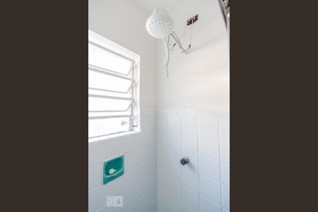 Banheiro de apartamento para alugar com 1 quarto, 27m² em Azenha, Porto Alegre