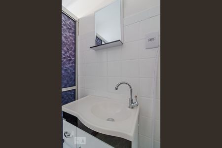 Banheiro de apartamento para alugar com 1 quarto, 27m² em Azenha, Porto Alegre