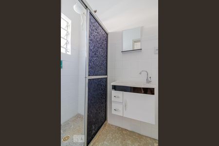 Banheiro de apartamento para alugar com 1 quarto, 27m² em Azenha, Porto Alegre