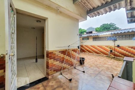 Casa para alugar com 4 quartos, 350m² em Vila Liviero, São Paulo