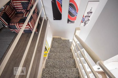 Apartamento à venda com 69m², 2 quartos e 2 vagasEscada