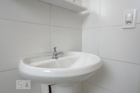 Apartamento para alugar com 51m², 2 quartos e 1 vagaDetalhe banheiro social - Pia