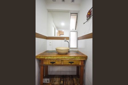 Apartamento à venda com 75m², 2 quartos e 1 vaga Apartamento à venda com 75m², 2 quartos e 1 vagaBanheiro