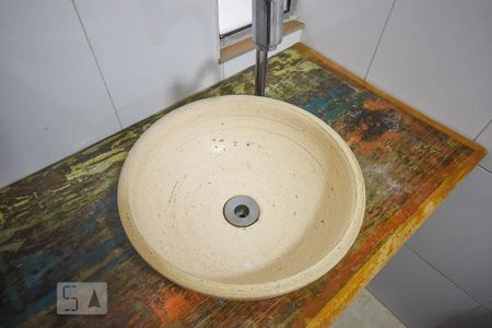 Apartamento à venda com 75m², 2 quartos e 1 vaga Apartamento à venda com 75m², 2 quartos e 1 vagaPia do banheiro