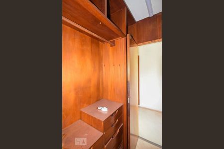 Apartamento à venda com 75m², 2 quartos e 1 vaga Apartamento à venda com 75m², 2 quartos e 1 vagaArmário da suíte