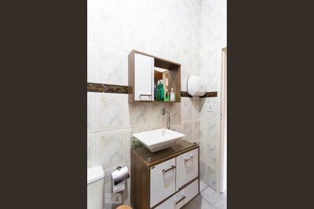 Casa à venda com 65m², 3 quartos e 2 vagasBanheiro 