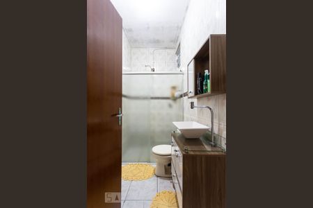 Casa à venda com 65m², 3 quartos e 2 vagasBanheiro 