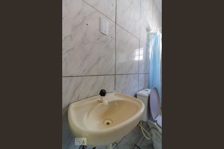 Banheiro de casa de condomínio à venda com 1 quarto, 50m² em Vila Joao Pessoa, Porto Alegre