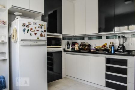 Casa à venda com 77m², 2 quartos e 2 vagas Casa à venda com 77m², 2 quartos e 2 vagasCozinha