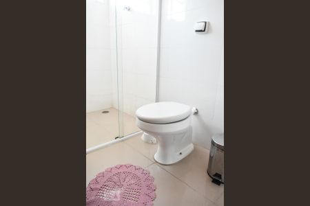 Casa à venda com 77m², 2 quartos e 2 vagas Casa à venda com 77m², 2 quartos e 2 vagasBanheiro