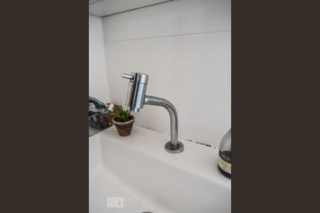 Casa à venda com 77m², 2 quartos e 2 vagas Casa à venda com 77m², 2 quartos e 2 vagasBanheiro - Torneira