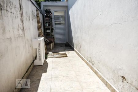 Casa à venda com 77m², 2 quartos e 2 vagas Casa à venda com 77m², 2 quartos e 2 vagasCorredor do quintal