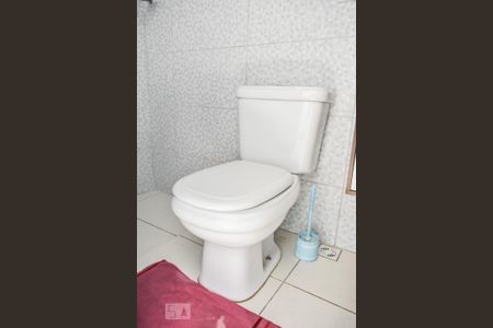 Casa à venda com 77m², 2 quartos e 2 vagas Casa à venda com 77m², 2 quartos e 2 vagasBanheiro 2