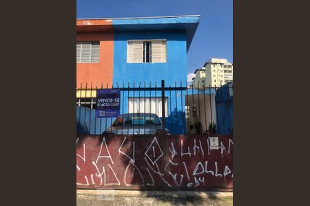 Casa à venda com 77m², 2 quartos e 2 vagas Casa à venda com 77m², 2 quartos e 2 vagasFachada