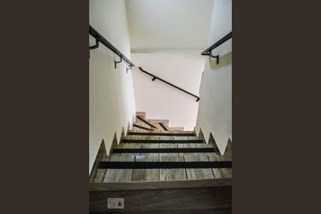 Casa à venda com 77m², 2 quartos e 2 vagas Casa à venda com 77m², 2 quartos e 2 vagasEscadaria