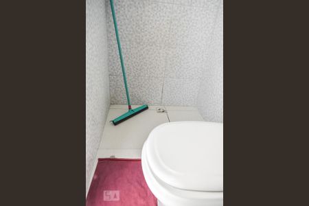 Casa à venda com 77m², 2 quartos e 2 vagas Casa à venda com 77m², 2 quartos e 2 vagasBanheiro 2