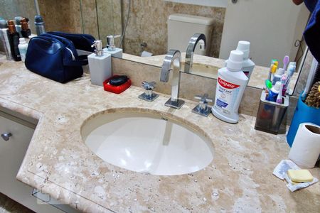 Apartamento à venda com 337m², 4 quartos e 6 vagasBanheiro da Suíte 3