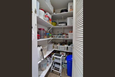 Apartamento à venda com 337m², 4 quartos e 6 vagasDespensa