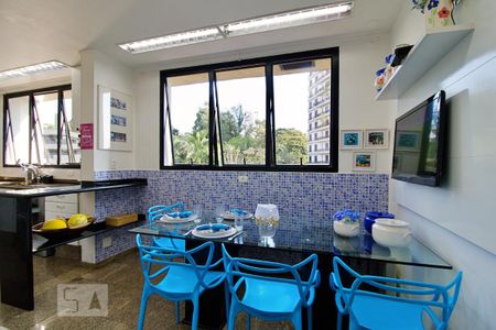 Apartamento à venda com 337m², 4 quartos e 6 vagasCozinha