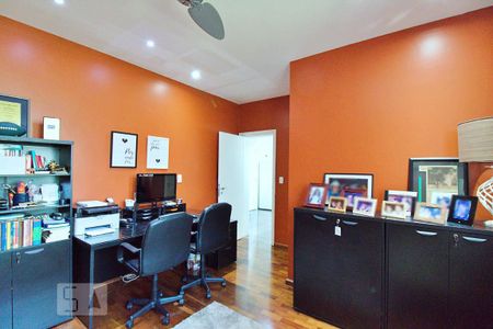 Apartamento à venda com 337m², 4 quartos e 6 vagasEscritório