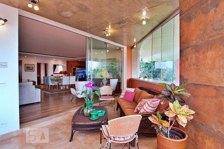 Apartamento à venda com 337m², 4 quartos e 6 vagasVaranda da Sala