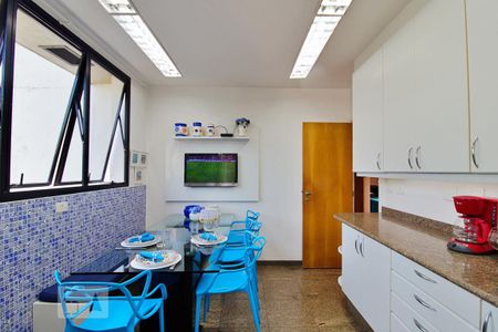 Apartamento à venda com 337m², 4 quartos e 6 vagasCozinha