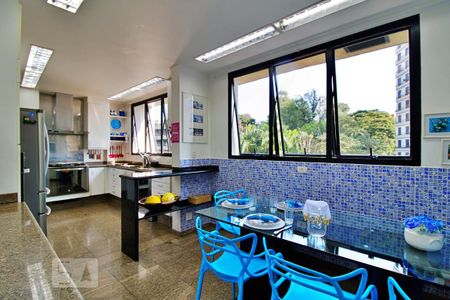 Apartamento à venda com 337m², 4 quartos e 6 vagasCozinha