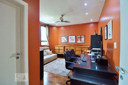 Apartamento à venda com 337m², 4 quartos e 6 vagasEscritório