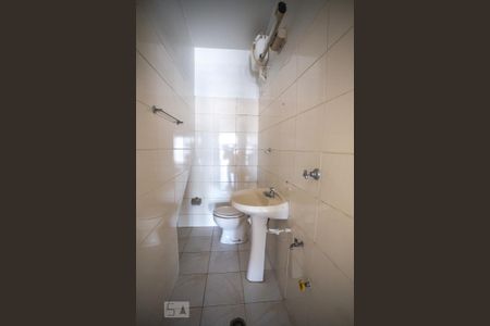 Casa à venda com 398m², 3 quartos e 8 vagasBanheiro de serviço