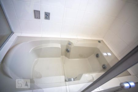 Casa à venda com 398m², 3 quartos e 8 vagasBanheira