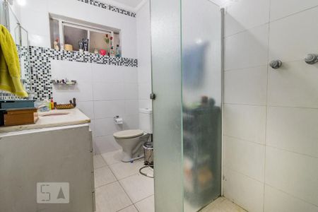 Casa à venda com 200m², 4 quartos e 4 vagasbanheiro da suite 2