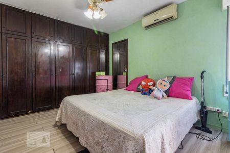 Casa à venda com 200m², 4 quartos e 4 vagasDormitório2